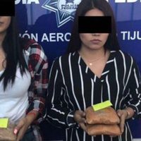 Detienen a dos mujeres que transportaban droga en los glúteos (Video)