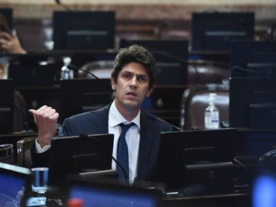 Martín Lousteau defendió a Fernán Quirós y criticó al Gobierno por el reparto de vacunas