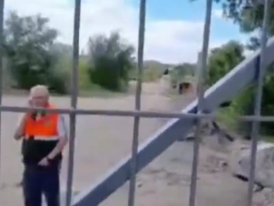 Denuncian que una minera tapó el acceso a un arroyo y cerró un camino público