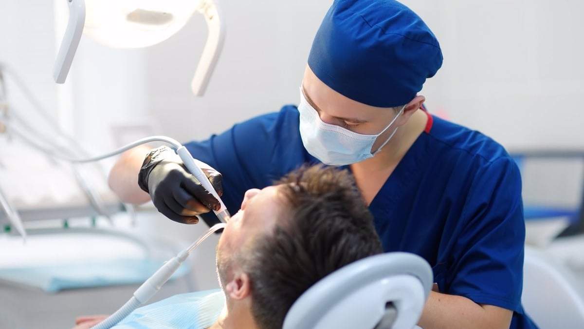 El Consejo General de Dentistas sugiere visitas periódicas al dentista.