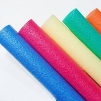 No tires los flotadores viejos o rotos de la pileta: creá este puff re elegante para tu pieza