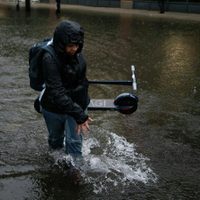 La tormenta Henri golpea la costa de Estados Unidos: reportan inundaciones en Nueva York