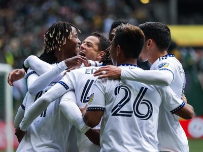 Chicharito marcó doblete contra el Portland Timbers
