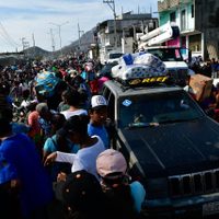 Los residentes en Acapulco se arreglan solos ante la falta de ayuda después de Otis (Video)