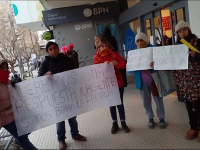 Vecinos de la toma La Familia se manifestaron por los servicios en la sede de la UPEFE