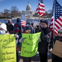 "Deporten a Musk, destronen a Trump": protestan en EU contra política de despidos (Video)