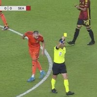 Héctor Herrera es expulsado por escupir a árbitro en la MLS (Video)