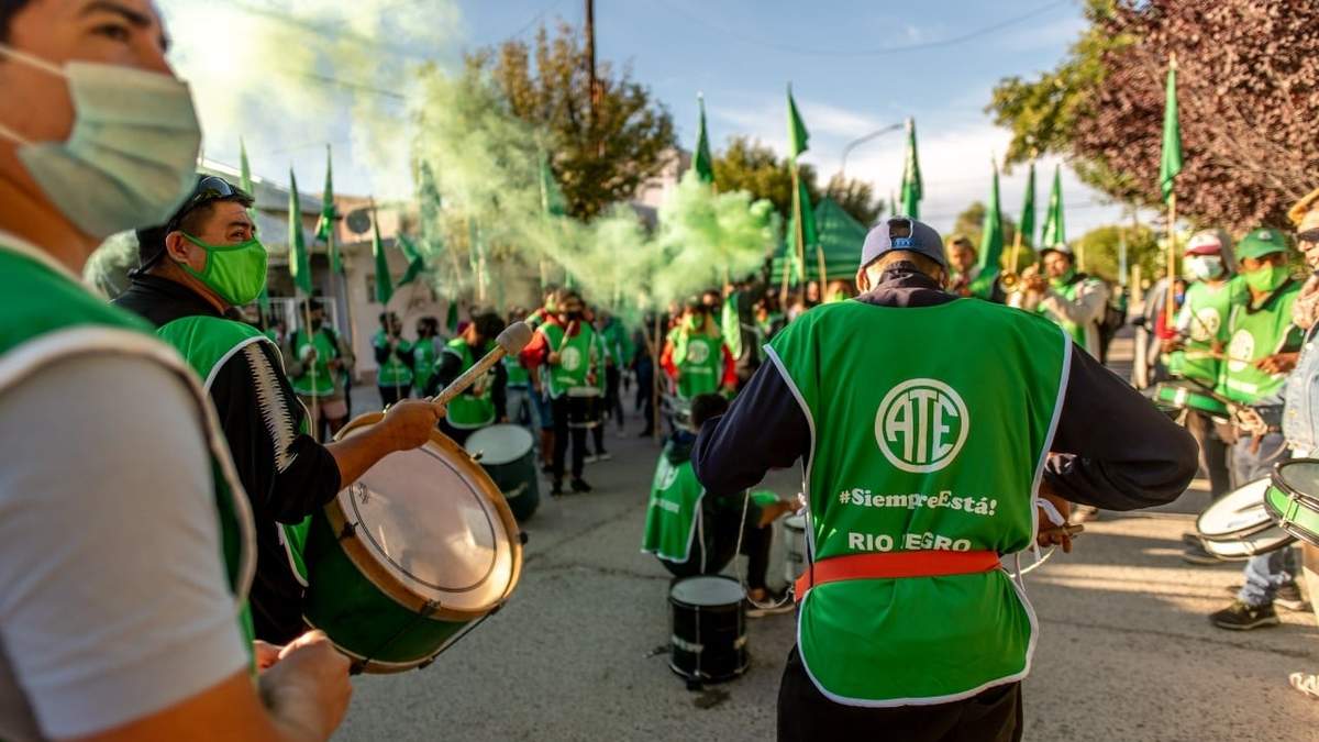 Manifestantes de la ATE (Asociación de Trabajadores Estatales).