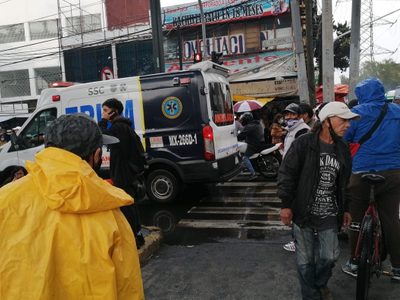 Camioneta atropella a siete personas en avenida Tláhuac; una mujer murió