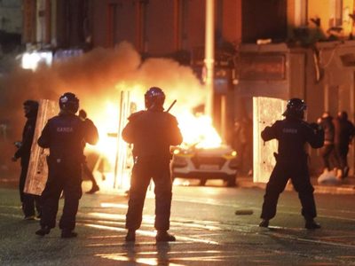 Irlanda: 34 detenidos en disturbios en Dublín luego de apuñalamiento en escuela
