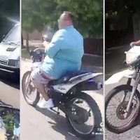 Escracharon a un inspector de tránsito que manejaba sin casco, sin patente y con una bebida en su mano