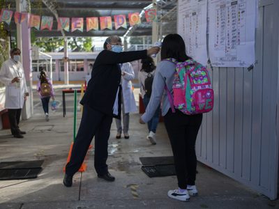 Los puentes y vacaciones previstos en el calendario escolar 2022-2023 de la SEP