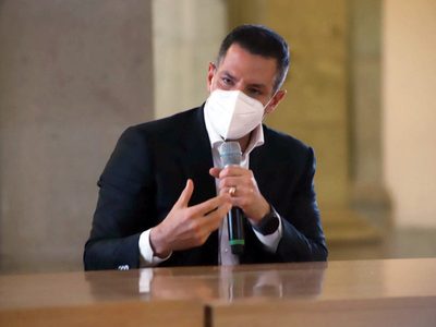 Alejandro Murat levanta la mano para ser candidato presidencial del PRI en 2024
