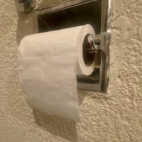 Limpiarse la nariz con papel de baño podría provocar graves daños a la salud