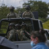 Marinos se enfrentan a grupo armado en Aquila; hay un muerto