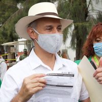 Hugo López-Gatell recibe la primera dosis de la vacuna contra el covid