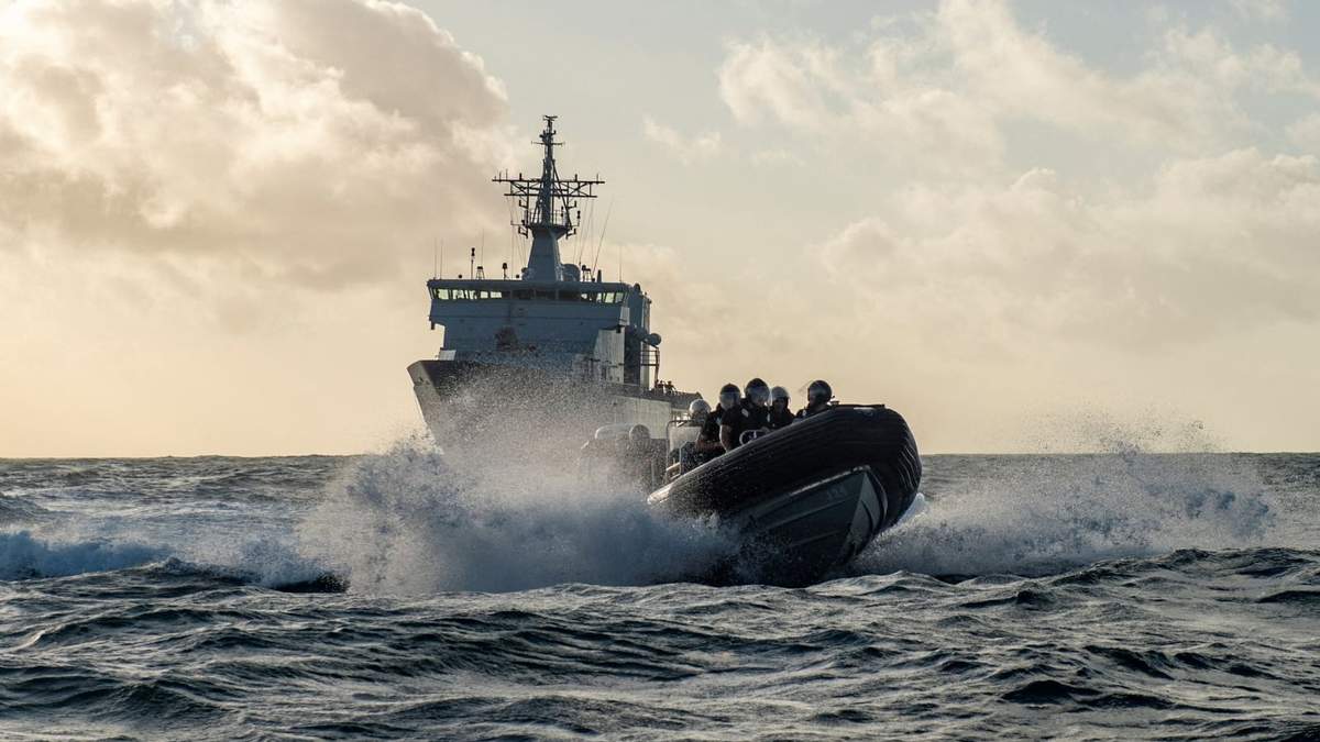 La armada de Nueva Zelanda se acerca a las costas de Tonga. Fuente: (Twitter)