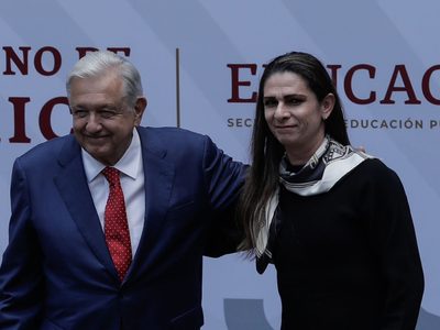 AMLO respalda a Guevara: “ella tiene medalla de bronce en cuestionamientos de los medios, el oro es