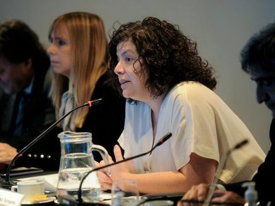 Carla Vizzotti presentó la Ley de Prevención y Control de la Resistencia Antimicrobiana