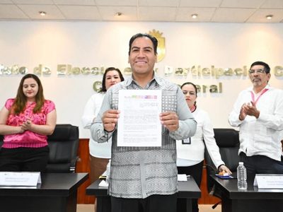 El morenista Eduardo Ramírez Aguilar se registró como aspirante a gobernador de Chiapas