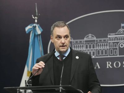 Una de las prestamistas de Manuel Adorni confirmó que su hijo gestionó la venta del departamento de Caballito