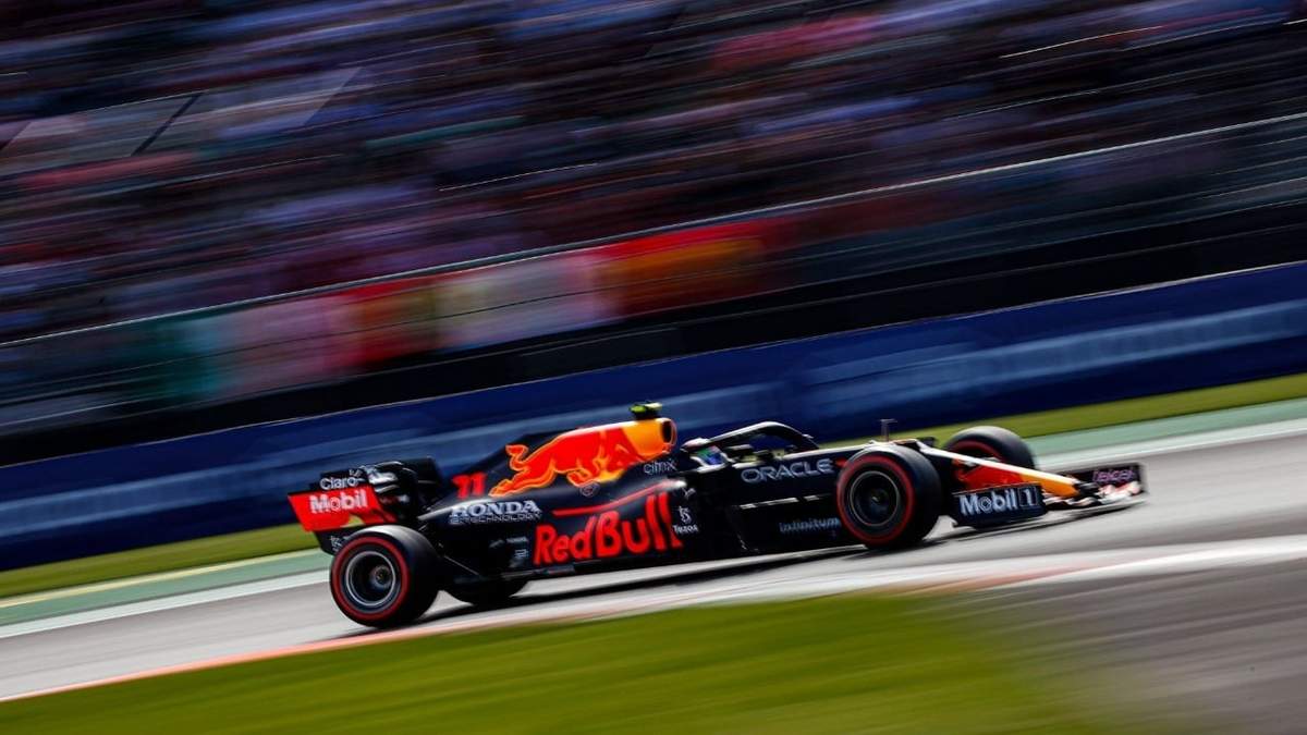 Sergio Pérez, Red Bull Racing RB16B, durante el Gran Premio de México Fórmula 1 2021 en el Autódromo Hermanos Rodríguez
