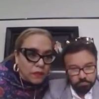 Video capta a consejera jurídica de Brugada al lado de candidato a magistrado en comparecencia