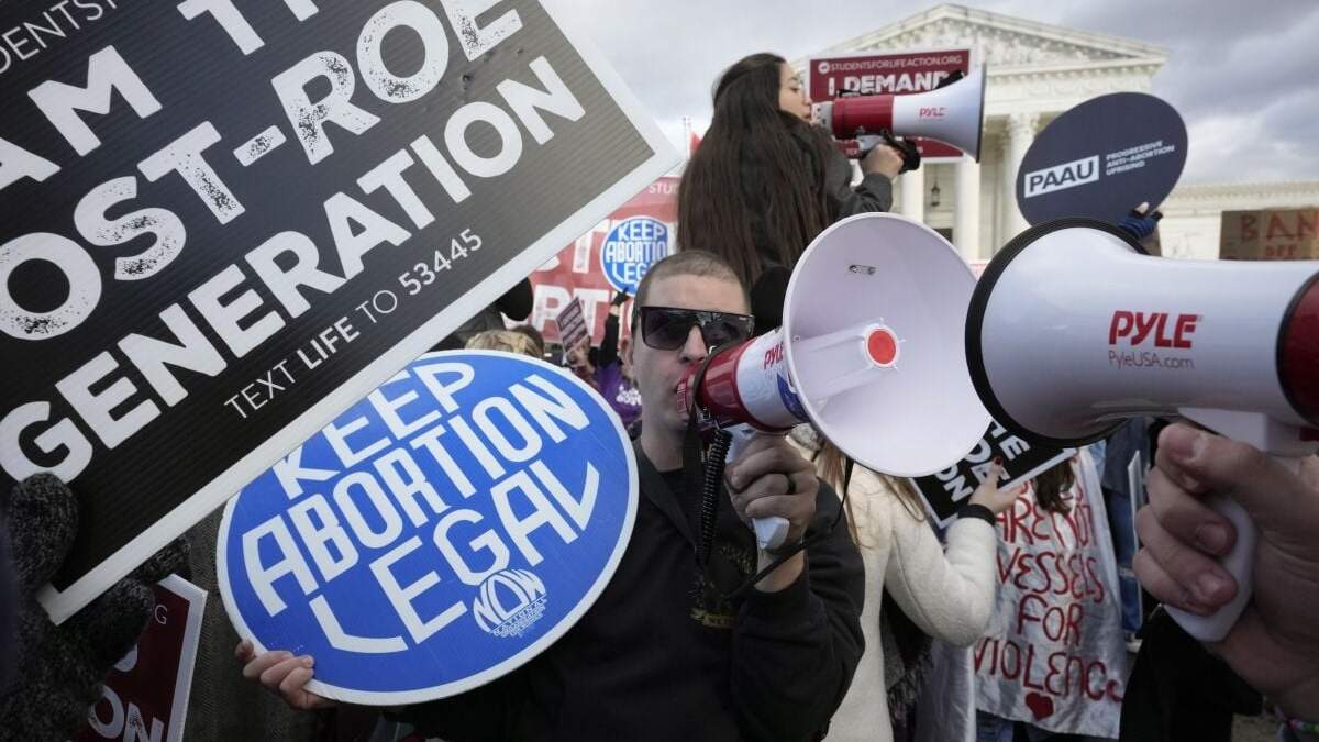 Un manifestante a favor del aborto durante una protesta frente a la Corte Suprema de Estados Unidos, el viernes 20 enero