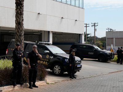 Interrogan a Bolsonaro sobre contrabando de diamantes y venta de relojes de lujo