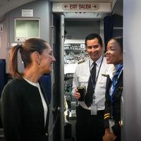 Sheinbaum viaja en vuelo comercial rumbo a Brasil para el G20 (Video)
