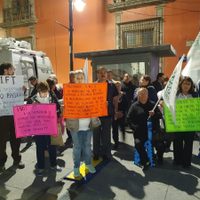 Telefonistas protestan afuera de Palacio Nacional; AMLO promete mediación con el IFT