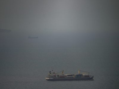 Trump ordena abrir fuego contra cualquier embarcación de Irán que mine el estrecho de Ormuz
