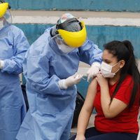 Más del 35% de la población nacional recibió una dosis de la vacuna contra el coronavirus