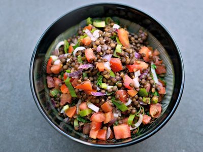 La ensalada marroquí de lentejas, fresca y especiada que vas a amar para comer con todos los nutrientes en verano