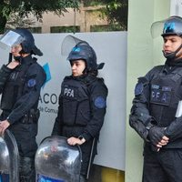 Fuerzas federales bloquearon el ingreso de los trabajadores del Enacom en Neuquén