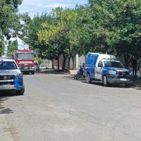 Presos de la Comisaría Quinta iniciaron una pequeña revuelta: quemaron colchones y apedrearon a policías