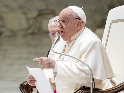 El papa Francisco regaña a los empleados chismosos del Vaticano en su mensaje navideño