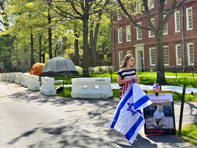 Manifestantes propalestinos concluyen protesta en Harvard tras promesa de diálogo