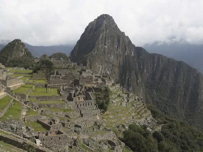 Perú: alud causado por lluvias bloquea tren a Machu Picchu