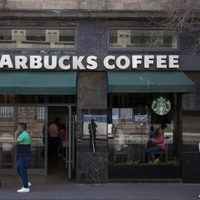 Starbucks reemplaza a su director general con el presidente de Chipotle