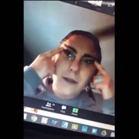 Exhiben a maestra que se burla de personas asiáticas en una clase por Zoom