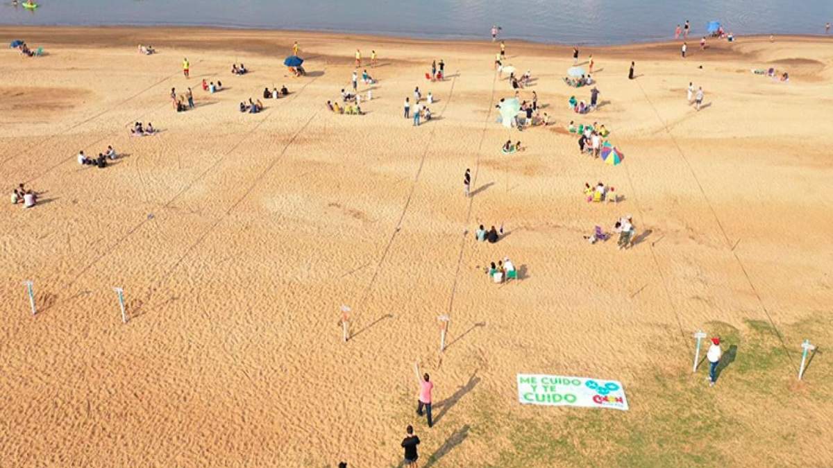 Distanciamiento en las playas. Fuente: (Instagram)