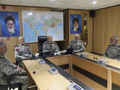 Irán niega acuerdo de “alto al fuego” y dice que cesará ataque si Israel lo hace