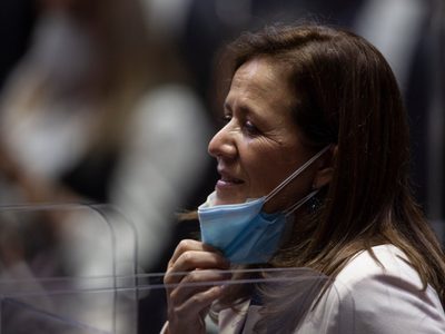 Le llueven críticas y burlas a Margarita Zavala por cantinflear en San Lázaro