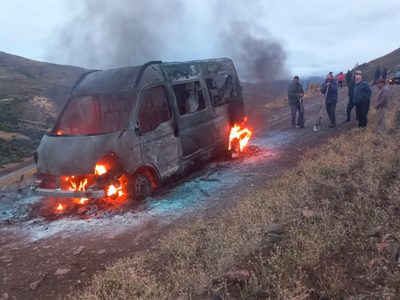Una trafic escolar se prendió fuego mientras trasladaba a dos niños
