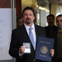 Napoleón Gómez Urrutia se dice feliz de retornar a México y advierte que combatirá pobreza... y corrupción