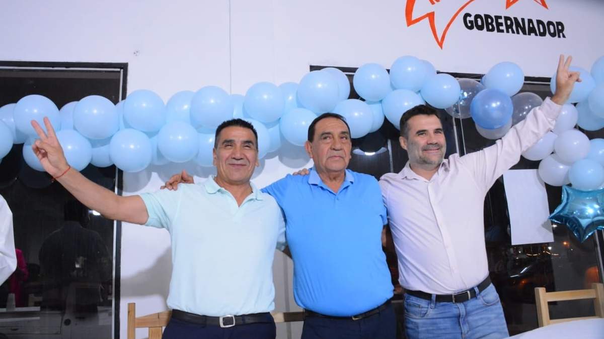 Ramón Rioseco, Adolfo Paine y Darío Martínez, en Piedra del Águila. Fuente: (Facebook)