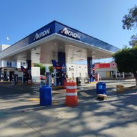 Guadalajara, semiparalizada tras narcobloqueos: en Jalisco 58 muertos, fuga en penal y Código Rojo