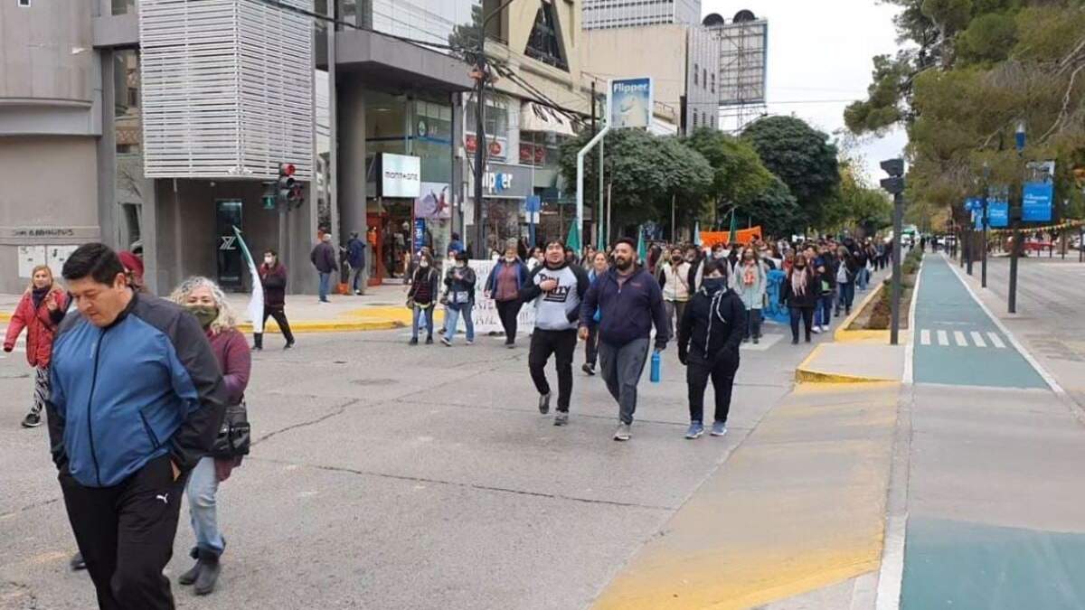 Marcha de trabajadores de Desarrollo Social afiliados a ATE Neuquén. Fuente (Javier Manzano)