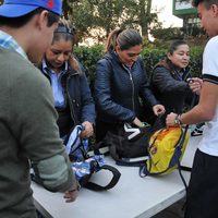 'Mochila Segura” halla navajas, tijeras y réplicas de armas en escuelas de CDMX
